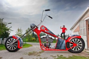 Chiếc xe máy khủng nhất Thế Giới với kích thước khổng lồ và nặng đến 5,5 tấn