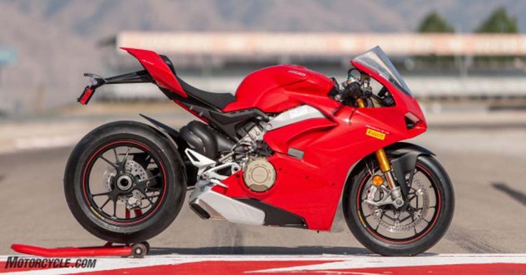 Ducati Panigale V4 S 2018 giá gần 1 tỷ đồng ẵm giải "Xe máy của năm 2018"