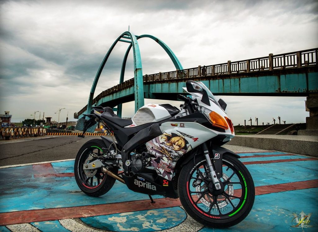 Ngắm Aprilia RS4 lộng lẫy phong cách game Fate Unlimited Codes