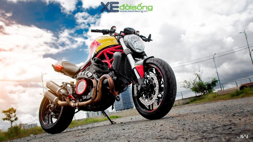 Ngắm Ducati Monster 821 phong cách Red Bull của biker Bình Dương