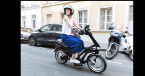 Xe điện "hô biến" thành vali kéo siêu tiện ích