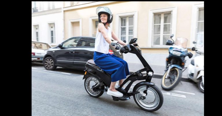 Xe điện "hô biến" thành vali kéo siêu tiện ích