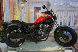 Giá bán Honda Rebel 300 2018 giảm sốc 4 triệu đồng nhằm thu hút khách hàng