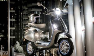 Xe máy điện Vespa Elettrica lê kệ giá 171 triệu đồng