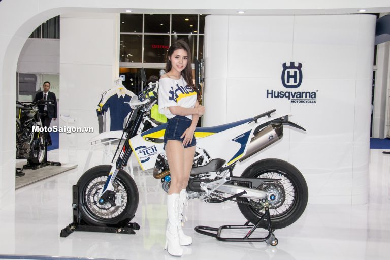 Husqvarna Supermoto 701 đọ dáng cùng người đẹp Thái Lan