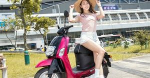 Chân dài miên man bên Suzuki eReady