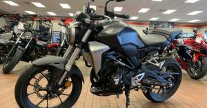 Thích môtô cỡ nhỏ, chọn ngay Suzuki Gixxer 250 hay Honda CB300R?