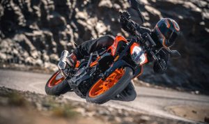 Xe KTM Duke 390 mới nhất có giá bán là bao nhiêu?