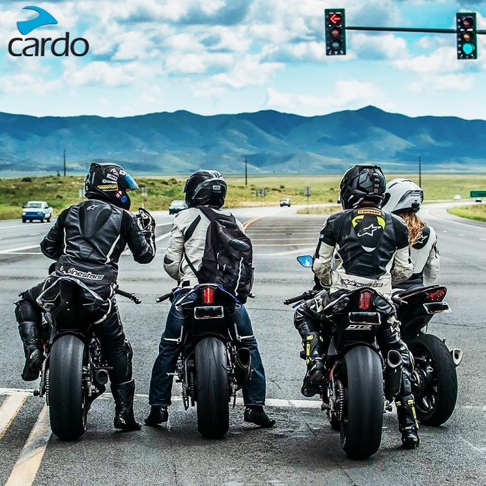 biker sử dụng tai nghe bluetooth biker sử dụng tai nghe bluetooth