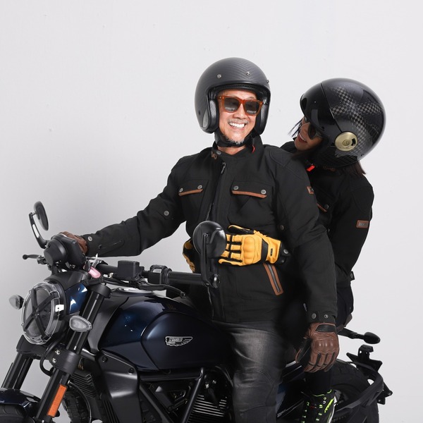 Mặc đồ bảo hộ đi tour: Mặc đúng mới an toàn