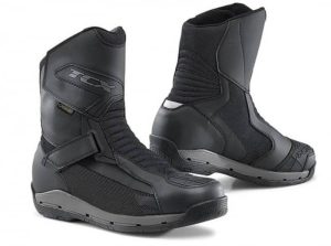 Giày moto: nên chọn cổ cao hay cổ thấp để tối ưu an toàn?