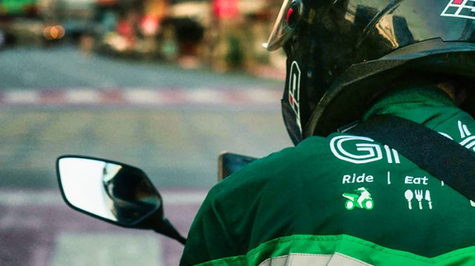 mũ bảo hiểm Asia trưng bày tại cửa hàng mũ bảo hiểm Asia trưng bày tại cửa hàng