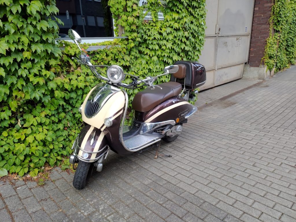 Photo 1591462678546 dc9ca94880f5