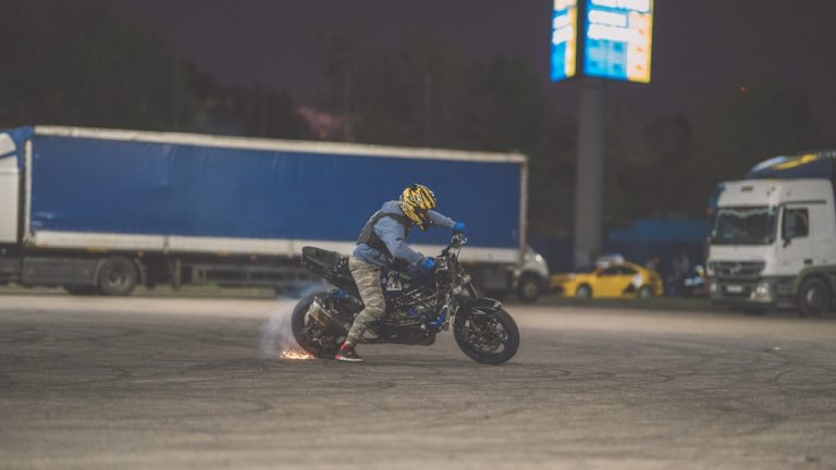 Bảo quản moto phân khối lớn: Bí kíp cho xế cưng ngủ đông