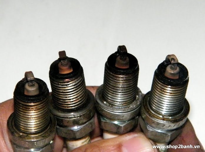 bugi xe máy cũ và mới