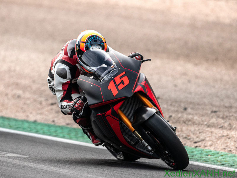 Ducati V21L trên đường đua Ducati V21L trên đường đua