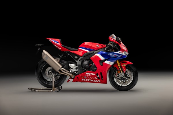 CBR1000RR-R Dean Harrison: Huyền thoại TT trong garage