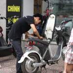 Cách kiểm tra xe điện trước khi mua cho người mới bắt đầu