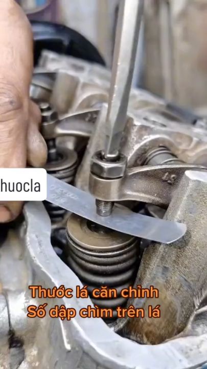 kỹ thuật viên chỉnh cò xupap