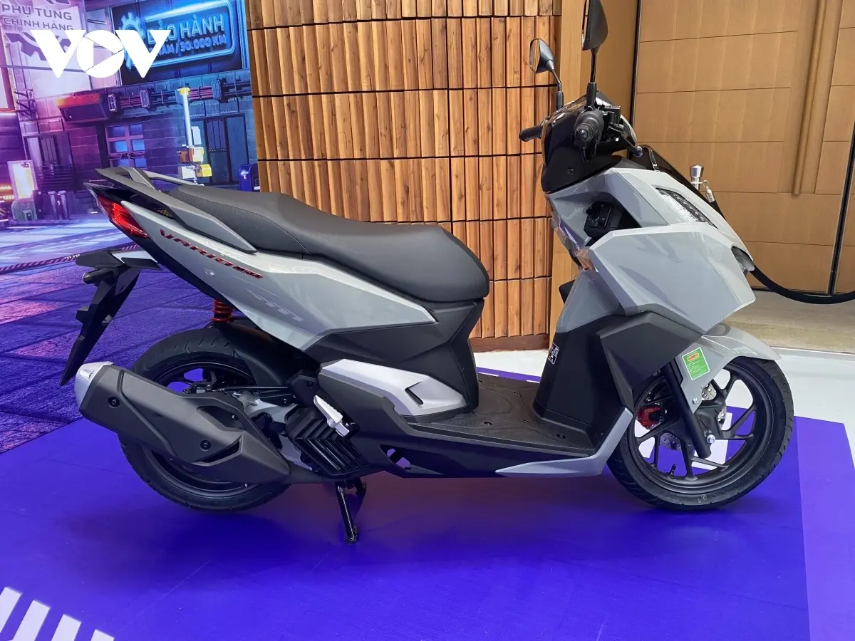 tổng thể Honda Vario 160 màu đen nhám