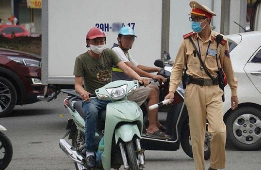 xe máy không có gương chiếu hậu