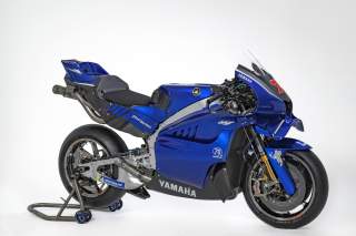 Yamaha YZR-M1 V4: Chấm dứt kỷ nguyên Inline-4