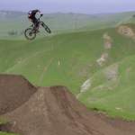 Clip Viral Biker: Cười Hay Học Hỏi Từ Những Thước Phim Triệu View?