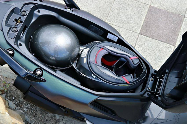 cốp xe rộng rãi Burgman 150 cốp xe rộng rãi Burgman 150