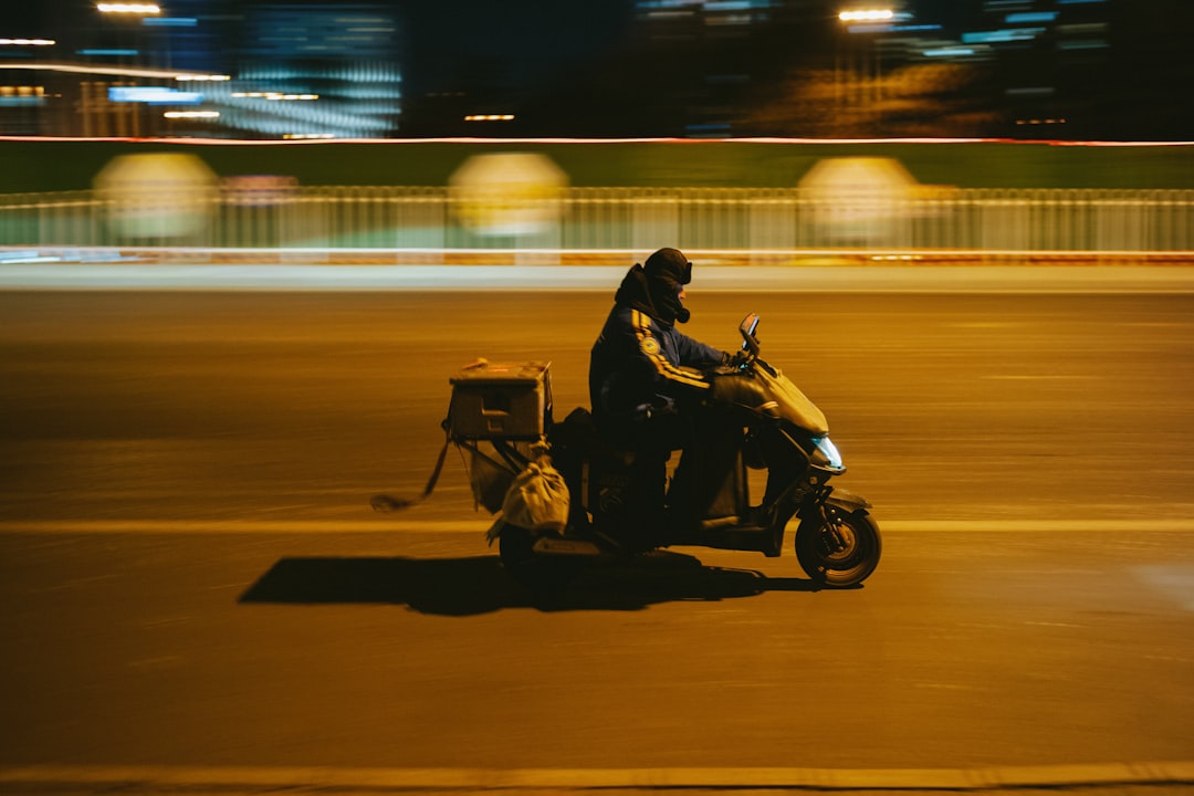 người lái xe máy điện đô thị người lái xe máy điện đô thị