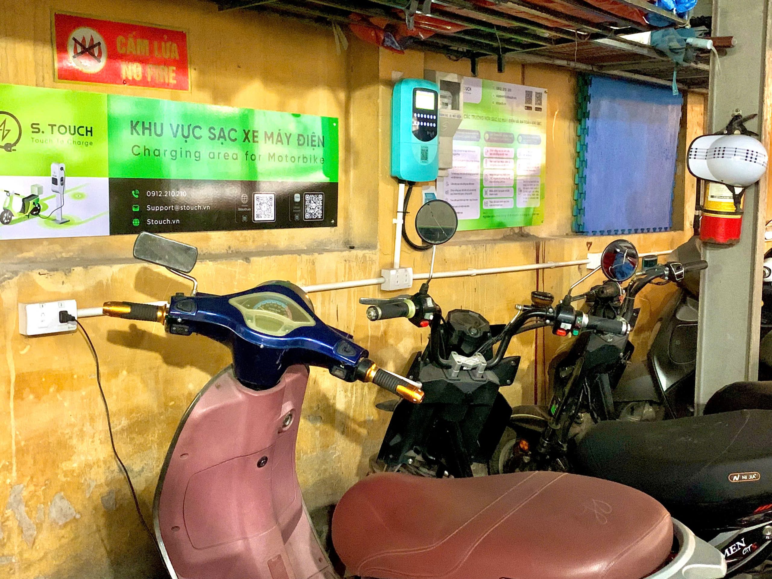 sạc xe máy điện tại nhà