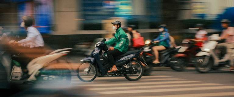 Thanh niên biker an toàn