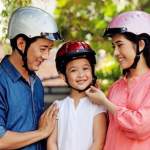 Tặng mũ bảo hiểm: Vì an toàn cộng đồng biker