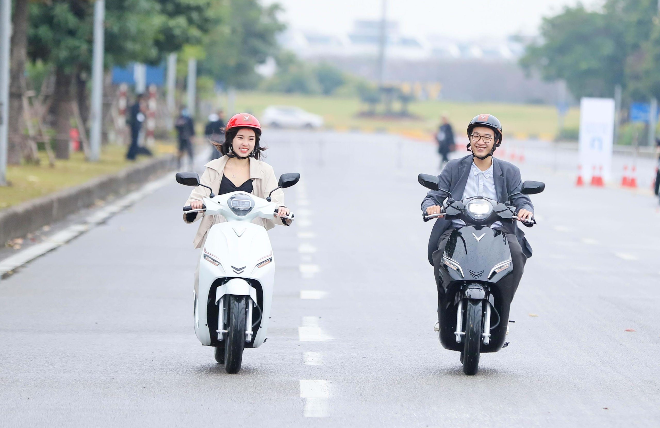 Xe mô tô trên đường