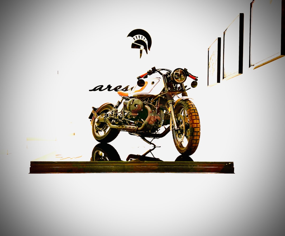 Biker lái xe phòng thủ