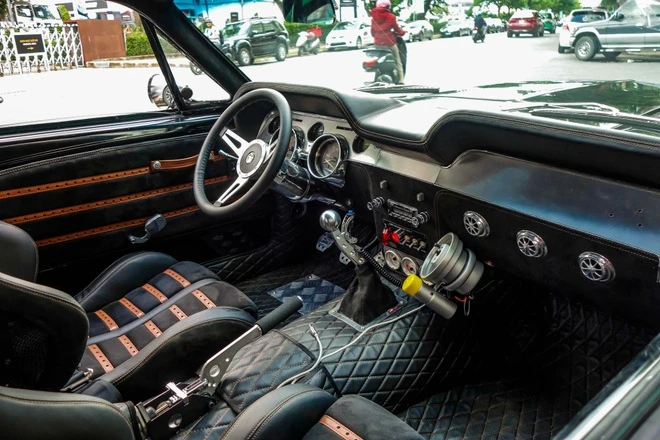 Chi tiết Eleanor độ thủ công