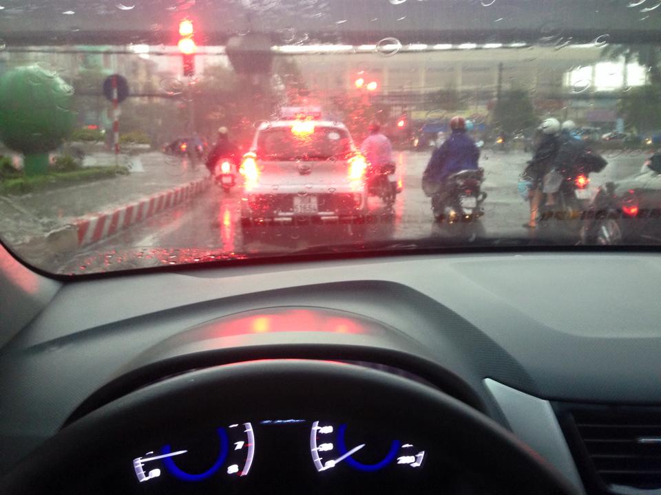 Lái xe đường mưa